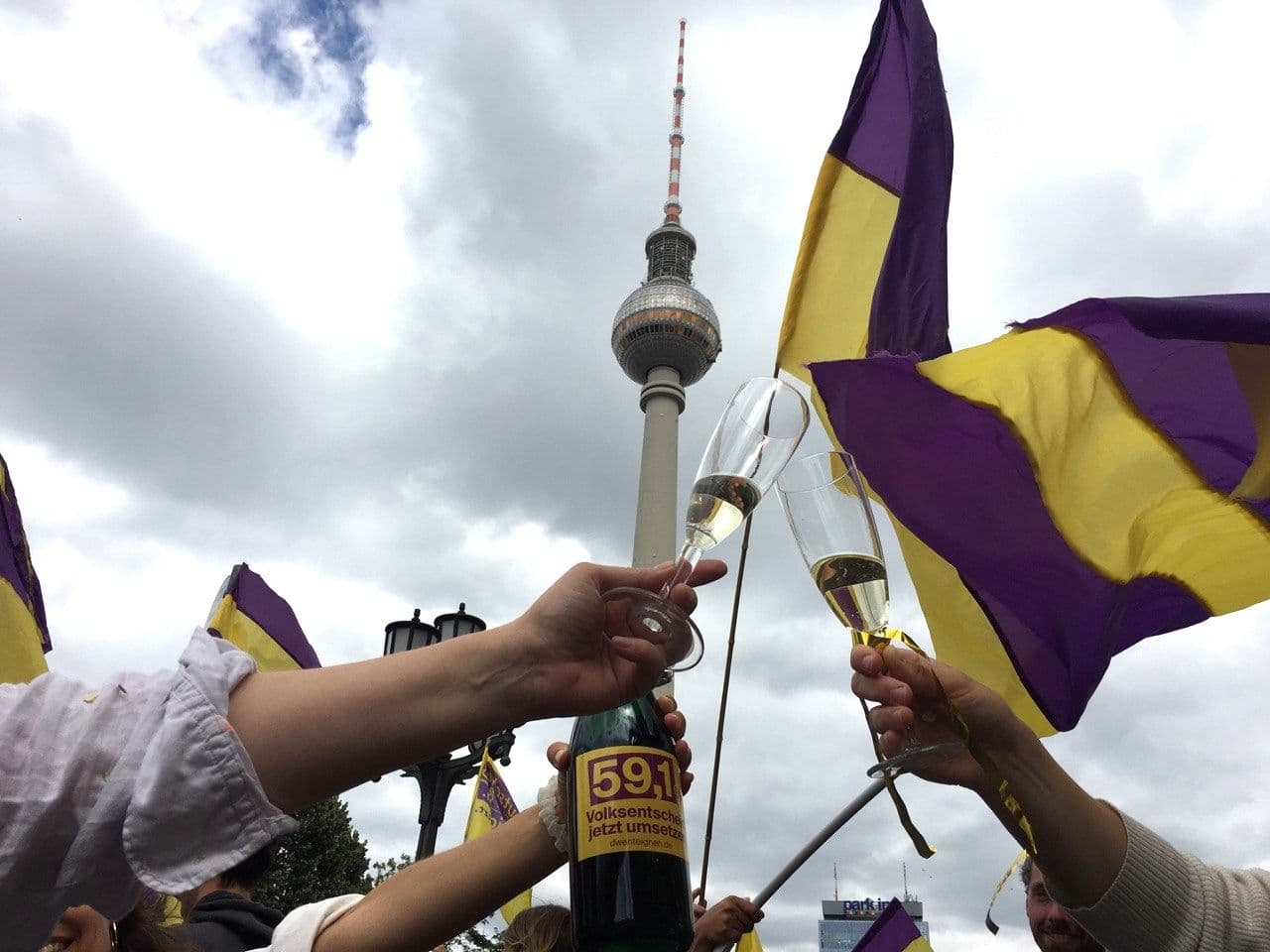 Feier vor dem Fernsehturm